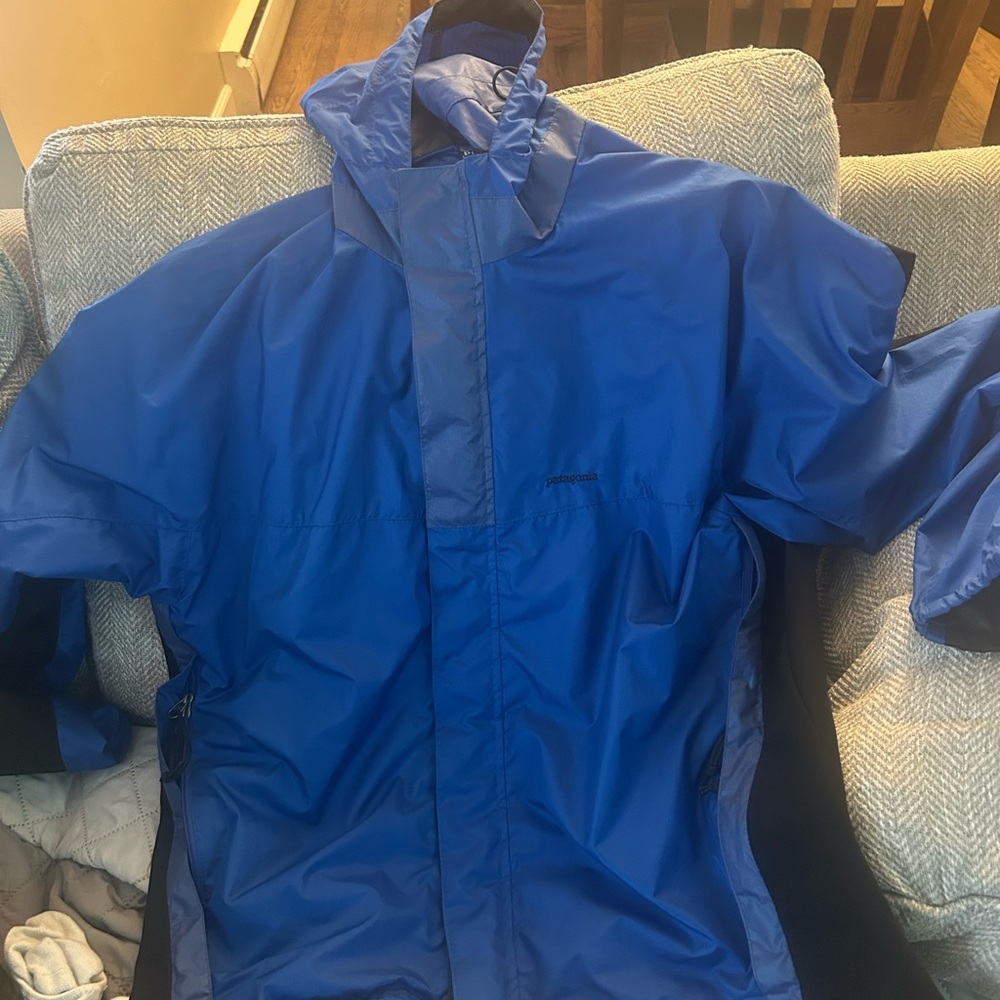Patagonia Men's Vibrant Blue Raincoat